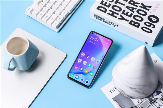 全新漸變色設(shè)計(jì)，vivo Z5x幻彩粉再造色彩美學(xué)