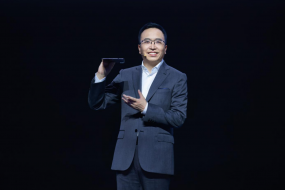 歐菲、中藍(lán)領(lǐng)銜榮耀Magic V2攝像頭供應(yīng)鏈，折疊屏除了輕薄堆料還有影像戰(zhàn)